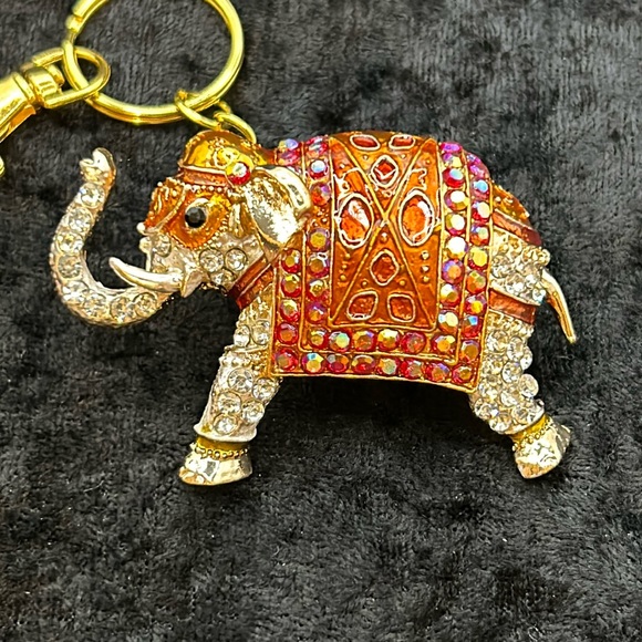 Betsey Johnson Elephant Pendant - Picture 1 of 5